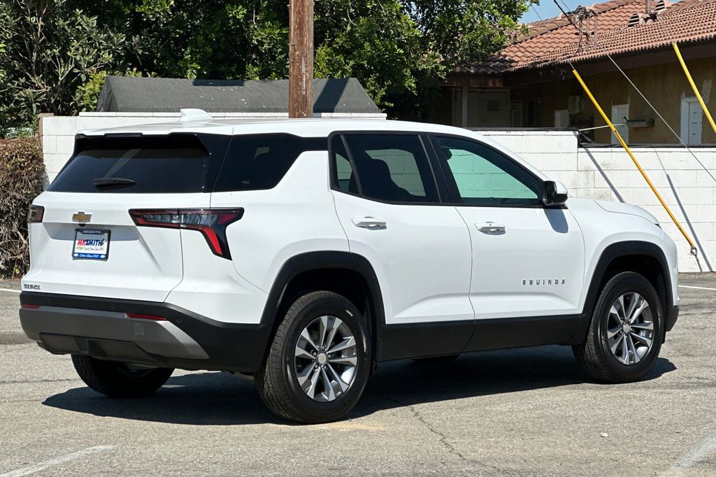 2026 Chevrolet Equinox FWD LT Image 6 of 36