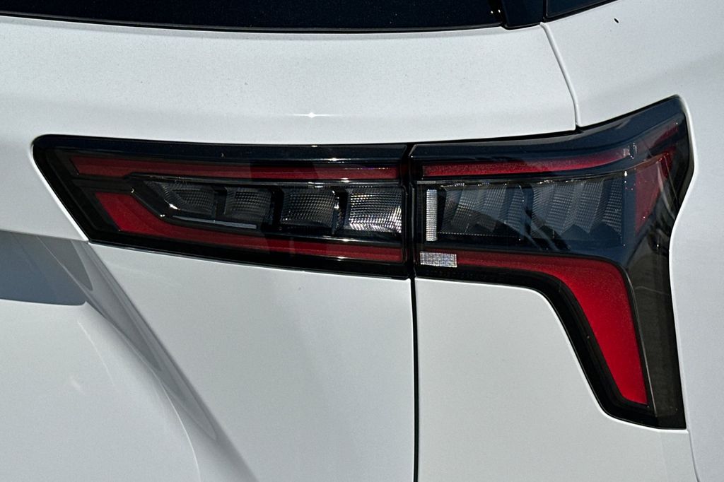 2026 Chevrolet Equinox FWD LT Image 24 of 36