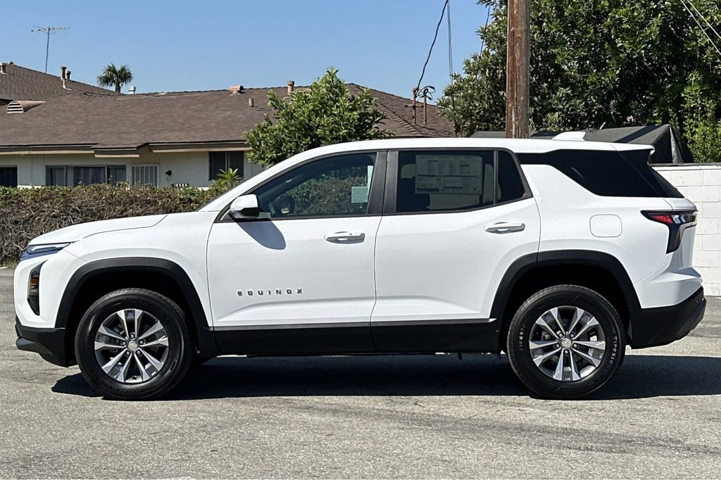 2026 Chevrolet Equinox FWD LT Image 9 of 36