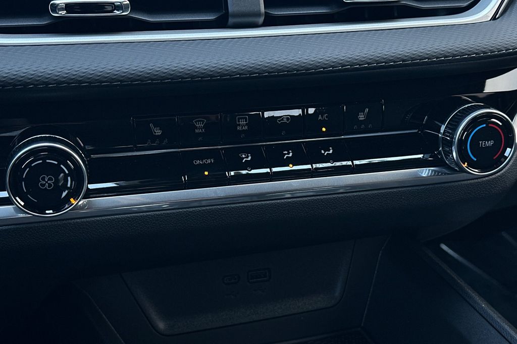 2026 Chevrolet Equinox FWD LT Image 20 of 36