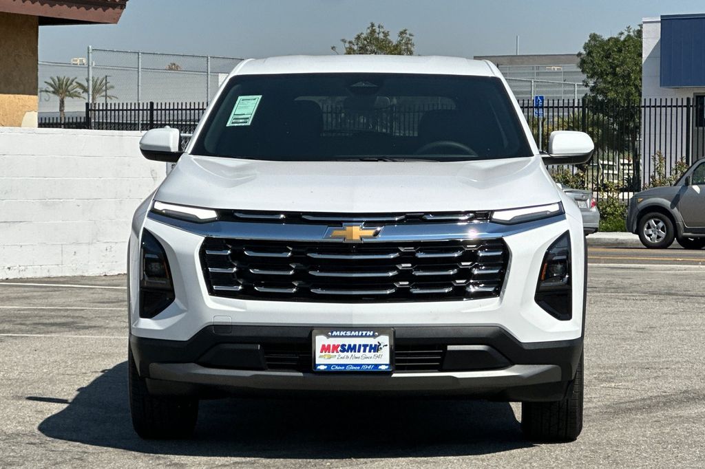 2026 Chevrolet Equinox FWD LT Image 2 of 36