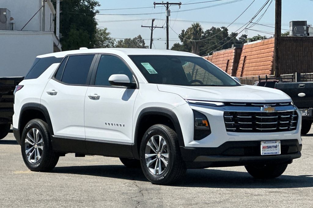 2026 Chevrolet Equinox FWD LT Image 3 of 36