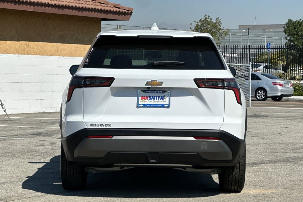 2026 Chevrolet Equinox FWD LT Image 7 of 36