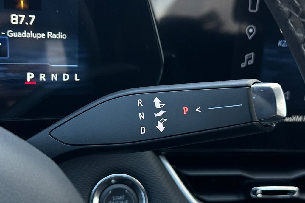 2026 Chevrolet Equinox FWD LT Image 32 of 36