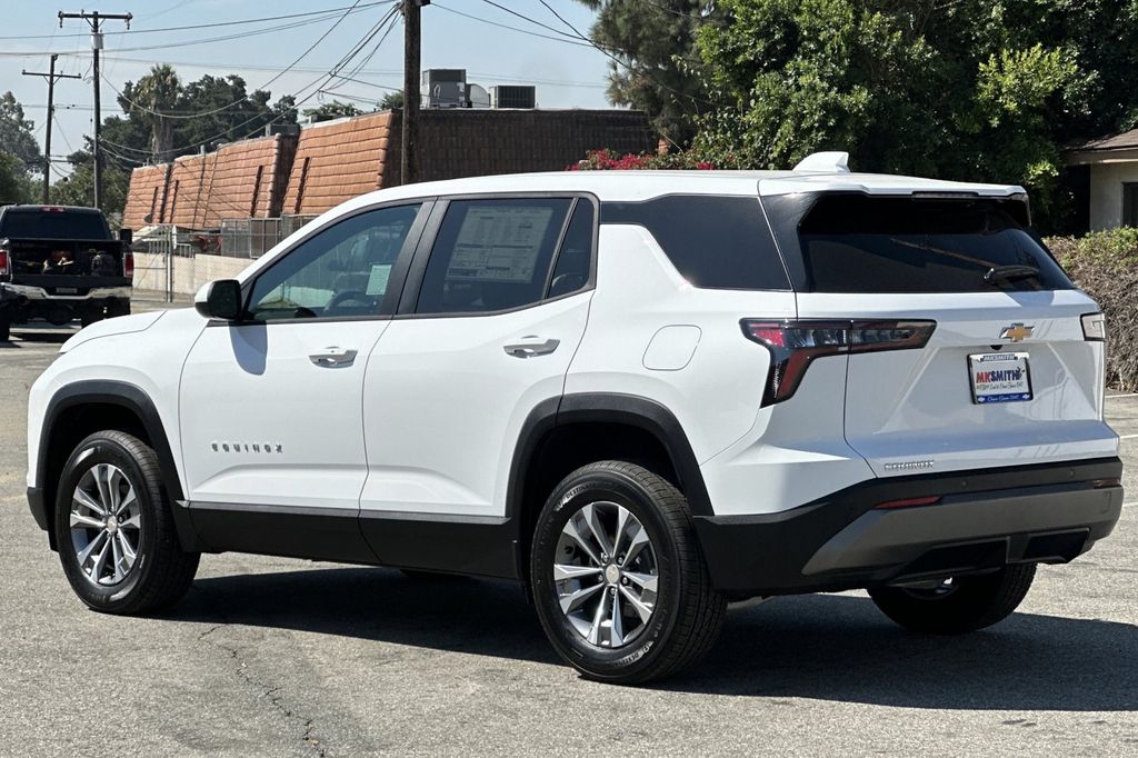 2026 Chevrolet Equinox FWD LT Image 8 of 36