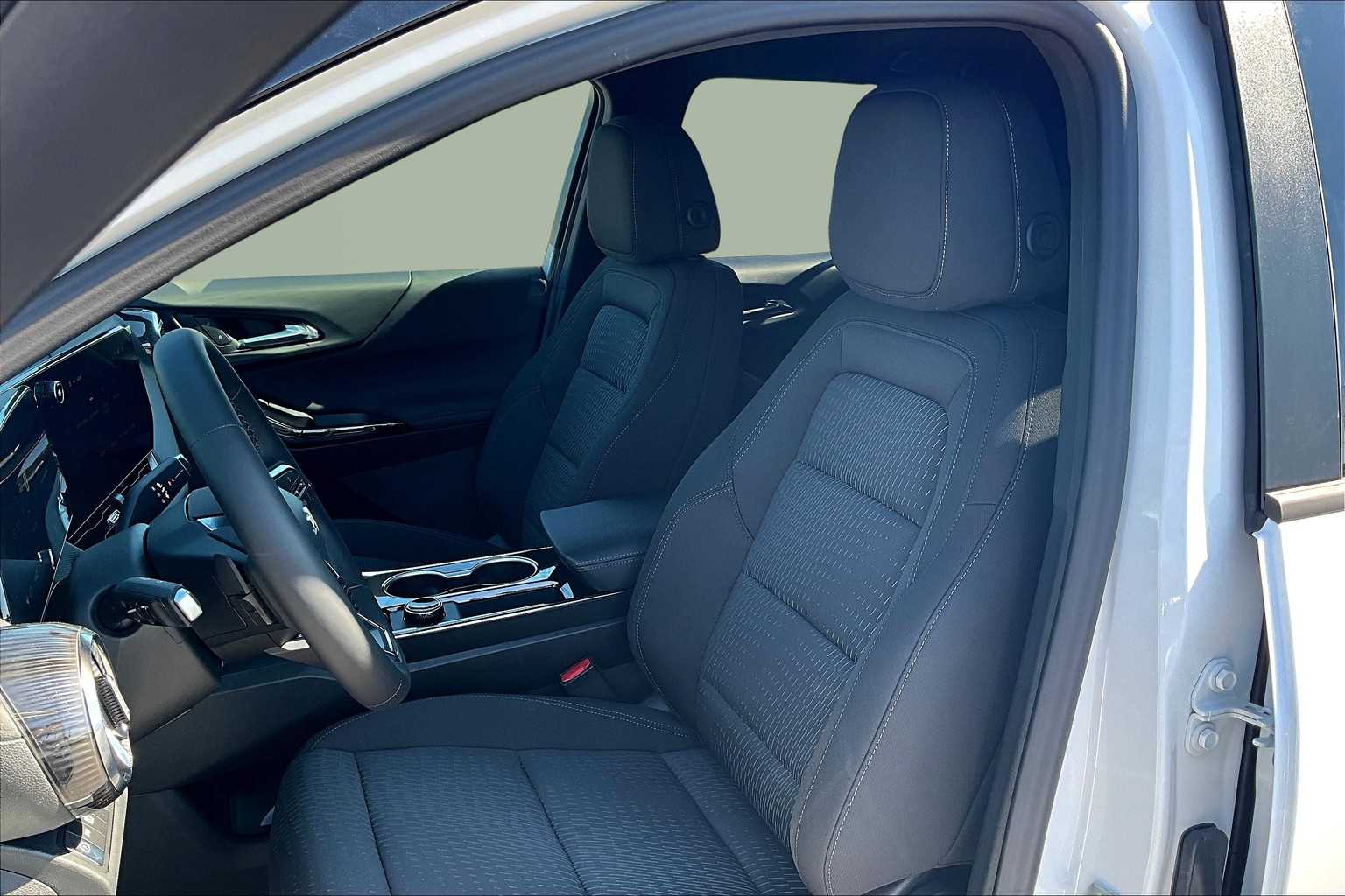 2026 Chevrolet Equinox AWD LT Image 7 of 13