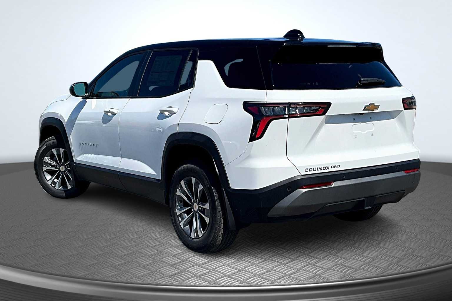 2026 Chevrolet Equinox AWD LT Image 4 of 13