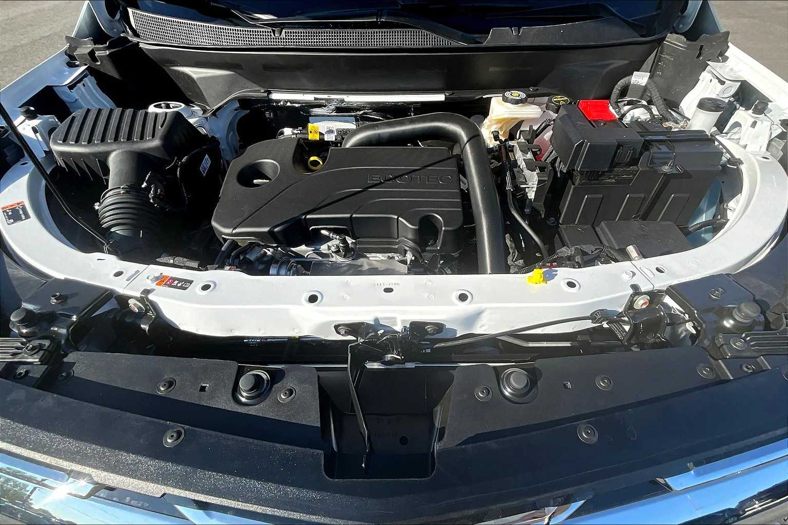 2026 Chevrolet Equinox AWD LT Image 5 of 13