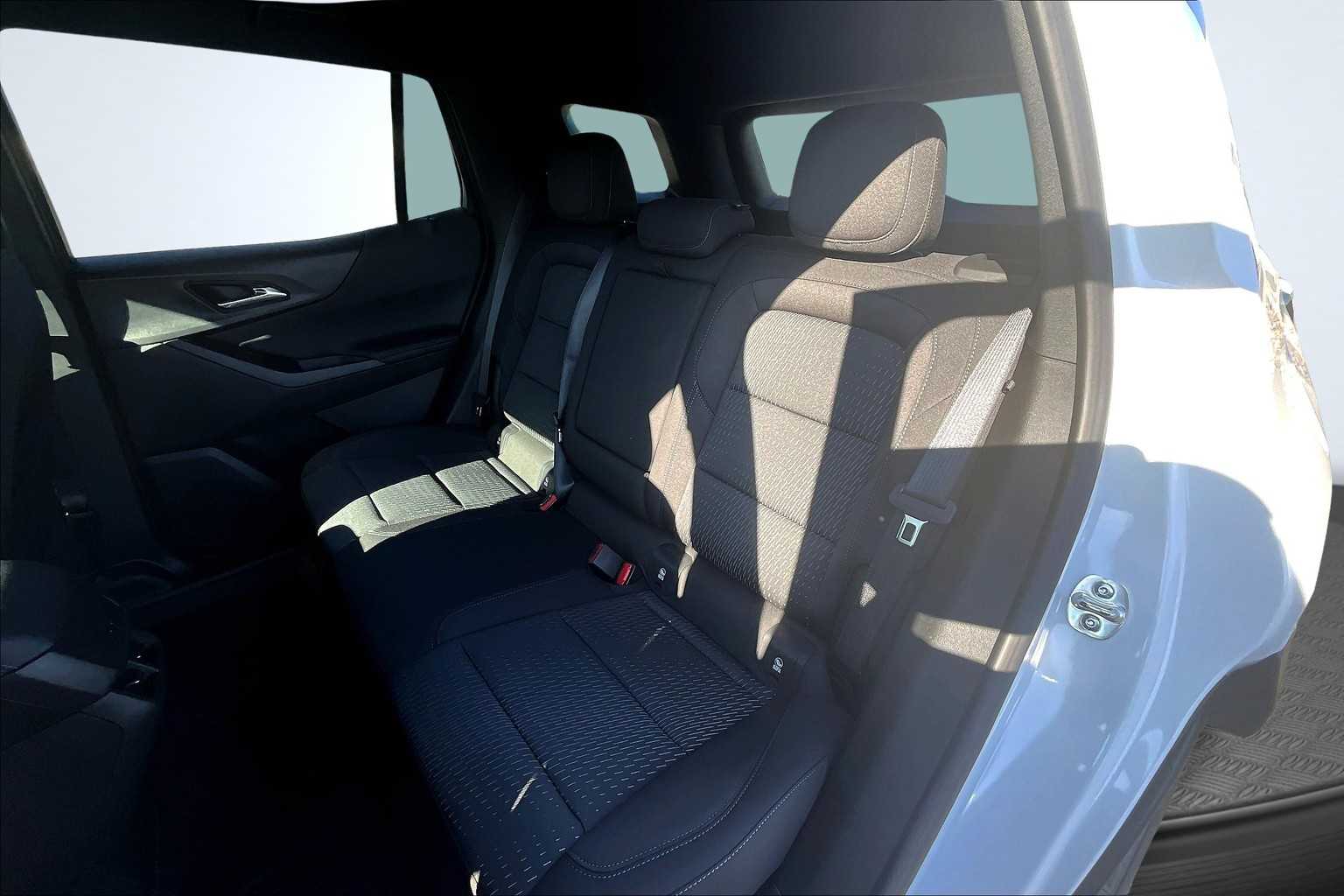 2026 Chevrolet Equinox AWD LT Image 7 of 13