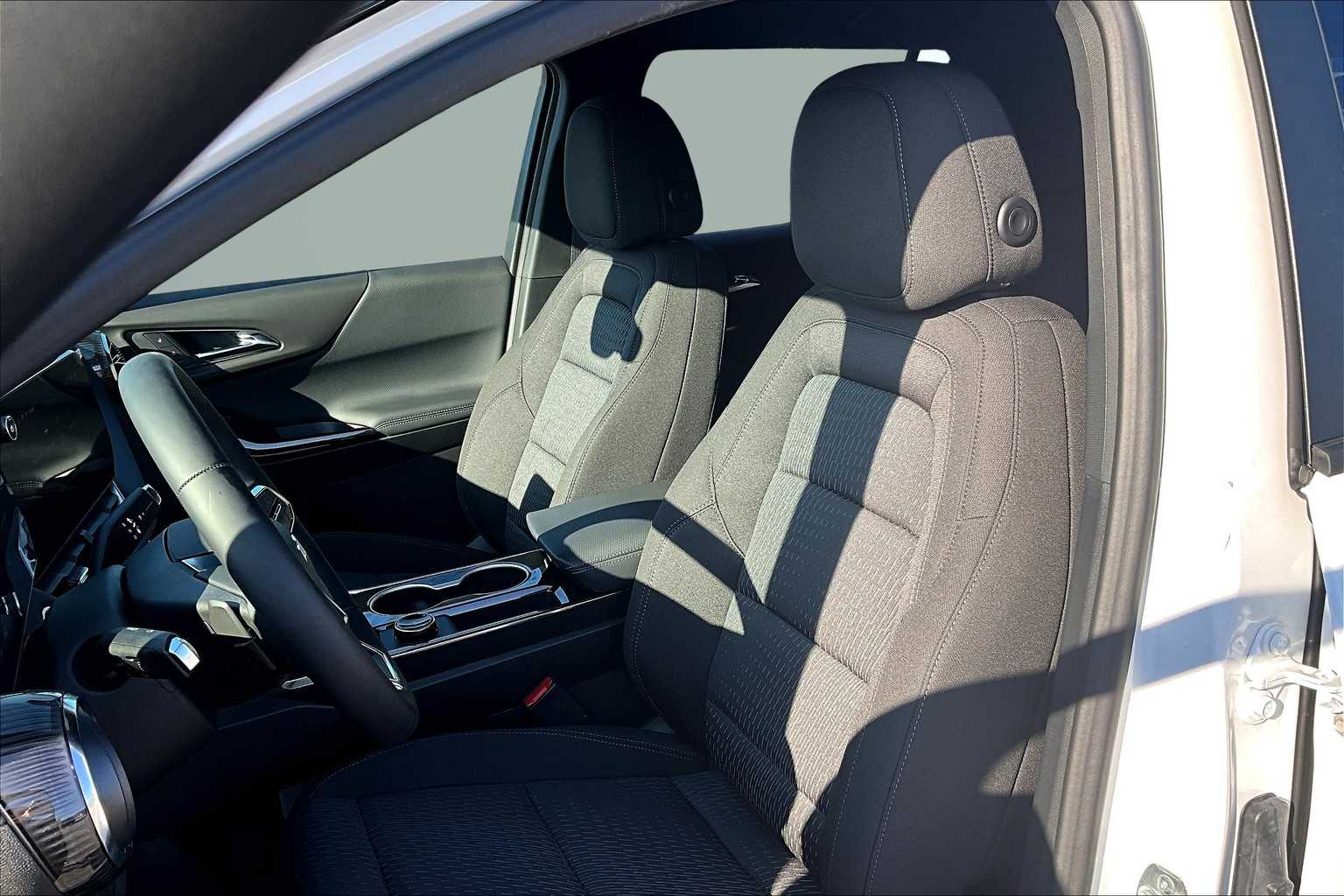 2026 Chevrolet Equinox AWD LT Image 8 of 13