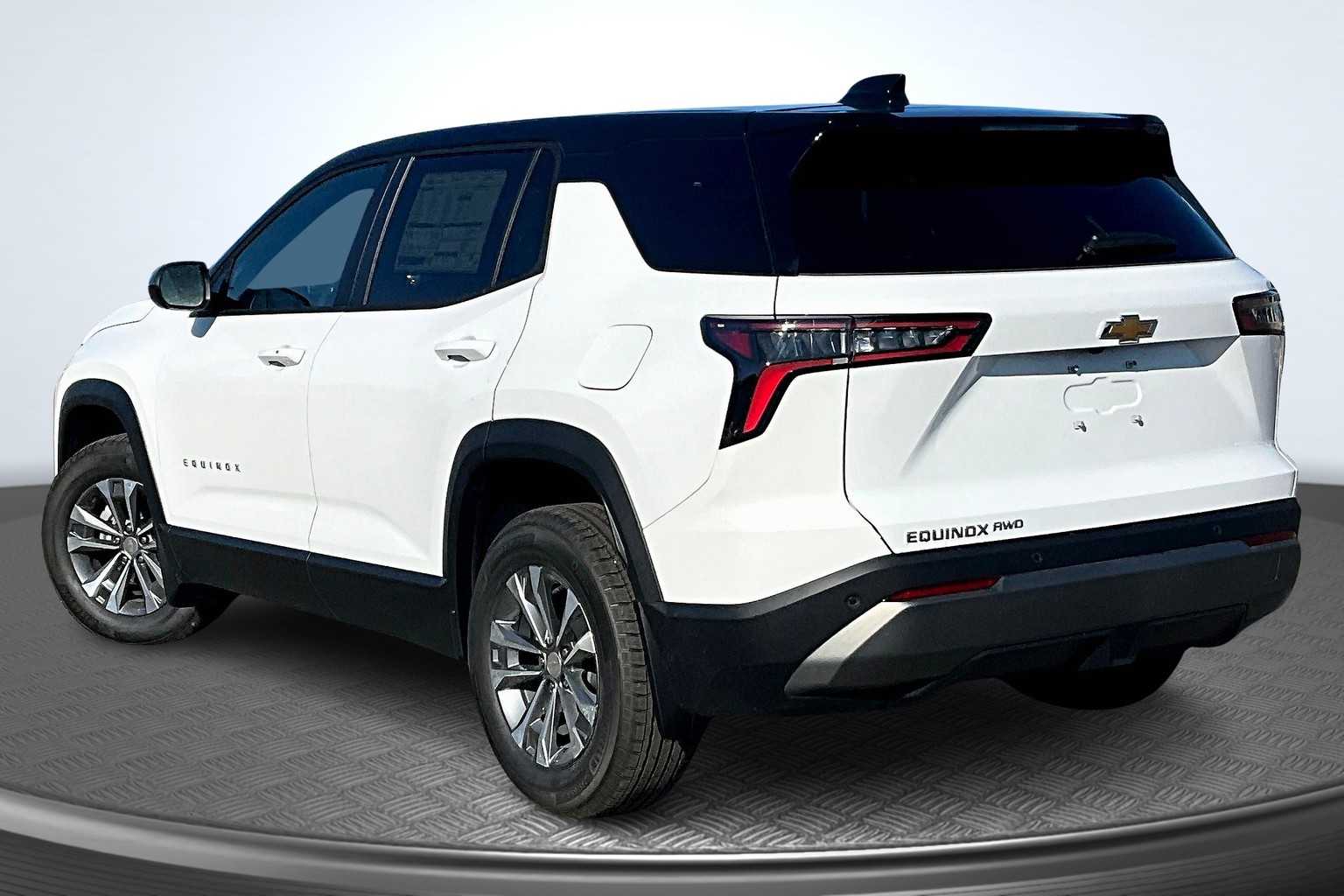 2026 Chevrolet Equinox AWD LT Image 4 of 13