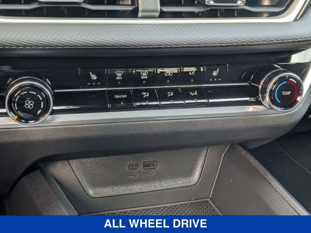 2026 Chevrolet Equinox AWD LT Image 33 of 36