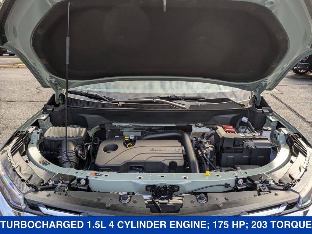 2026 Chevrolet Equinox AWD LT Image 9 of 36