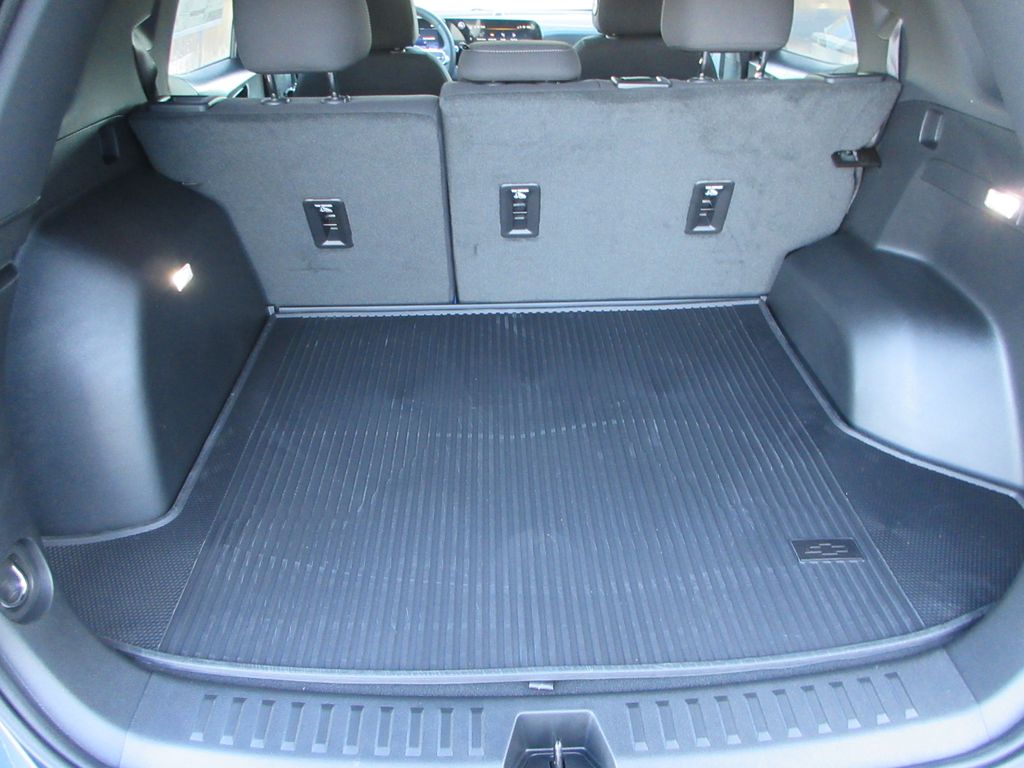 2026 Chevrolet Equinox AWD LT Image 10 of 31