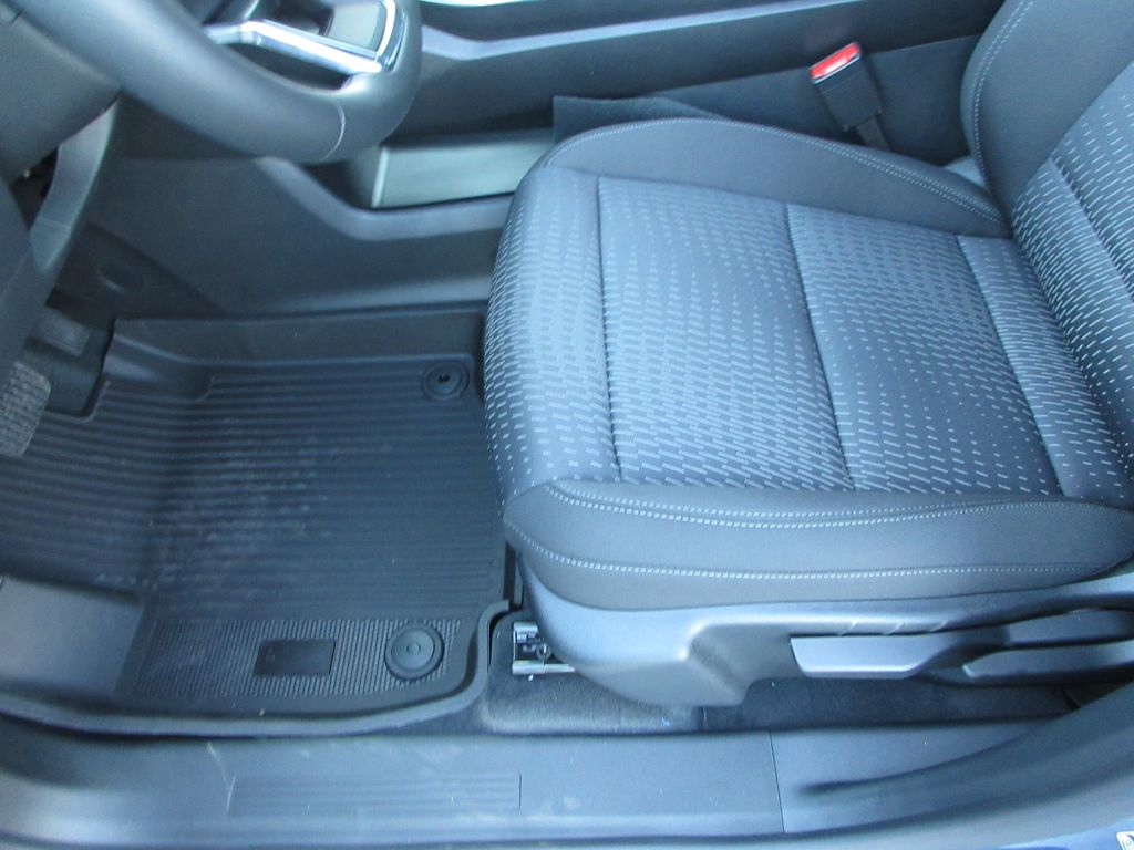 2026 Chevrolet Equinox AWD LT Image 28 of 31