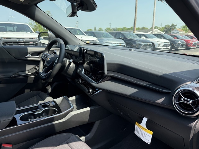 2026 Chevrolet Equinox AWD LT Image 16 of 31