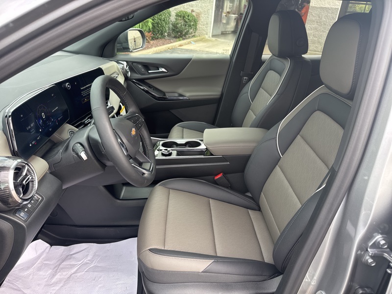 2026 Chevrolet Equinox AWD LT Image 14 of 49