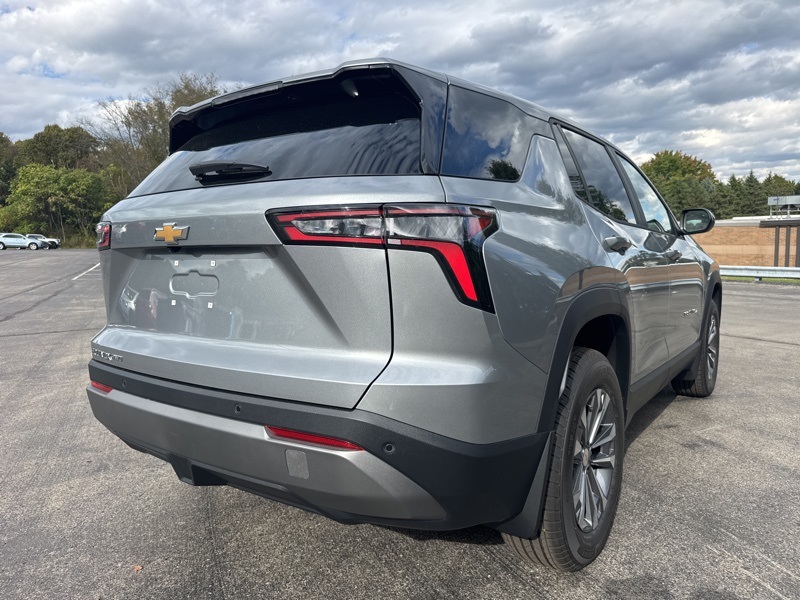 2026 Chevrolet Equinox AWD LT Image 4 of 49