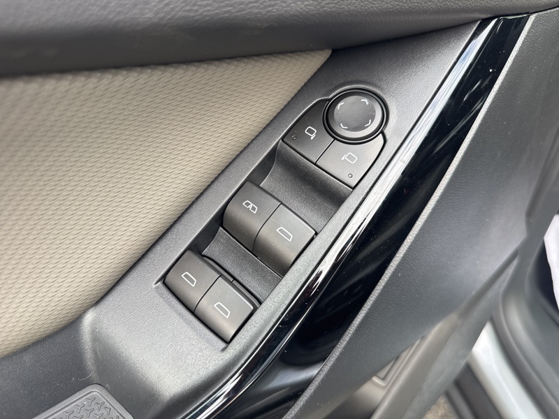 2026 Chevrolet Equinox AWD LT Image 32 of 49