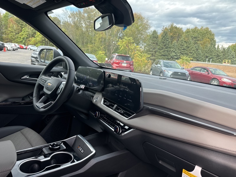 2026 Chevrolet Equinox AWD LT Image 17 of 49