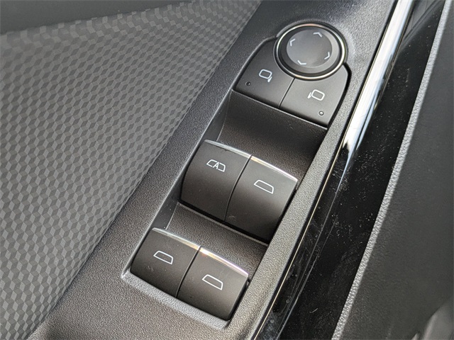 Vehicle image 27 of 33