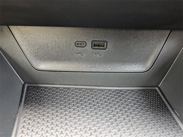 Vehicle image 29 of 33