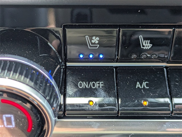 Vehicle image 17 of 33