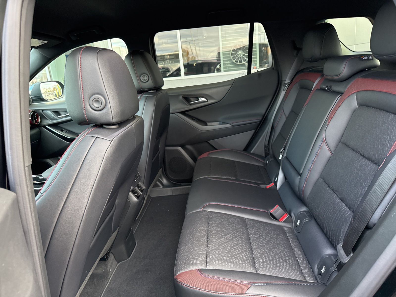 2026 Chevrolet Equinox AWD RS Image 10 of 39