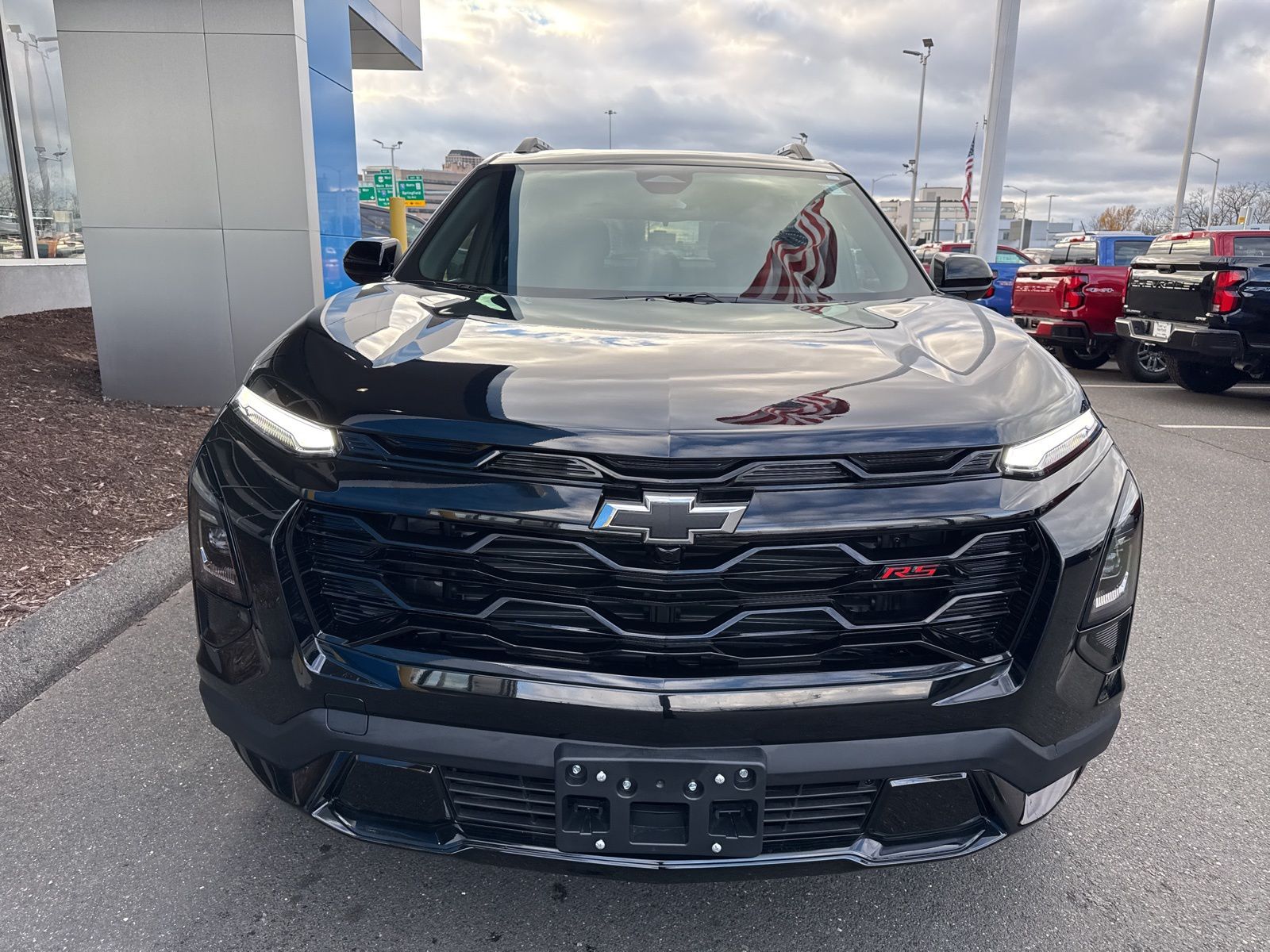 2026 Chevrolet Equinox AWD RS Image 2 of 39