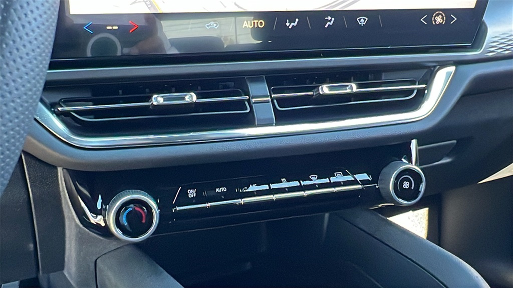 2026 Chevrolet Equinox EV LT1 w/PCY Image 20 of 31