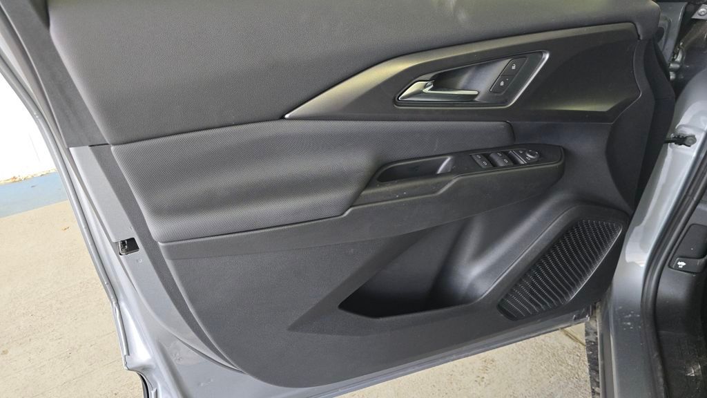 2026 Chevrolet Equinox EV LT1 w/PCY Image 19 of 29