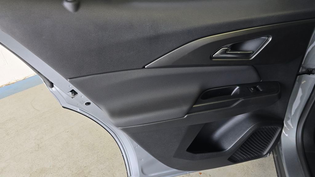 2026 Chevrolet Equinox EV LT1 w/PCY Image 20 of 29