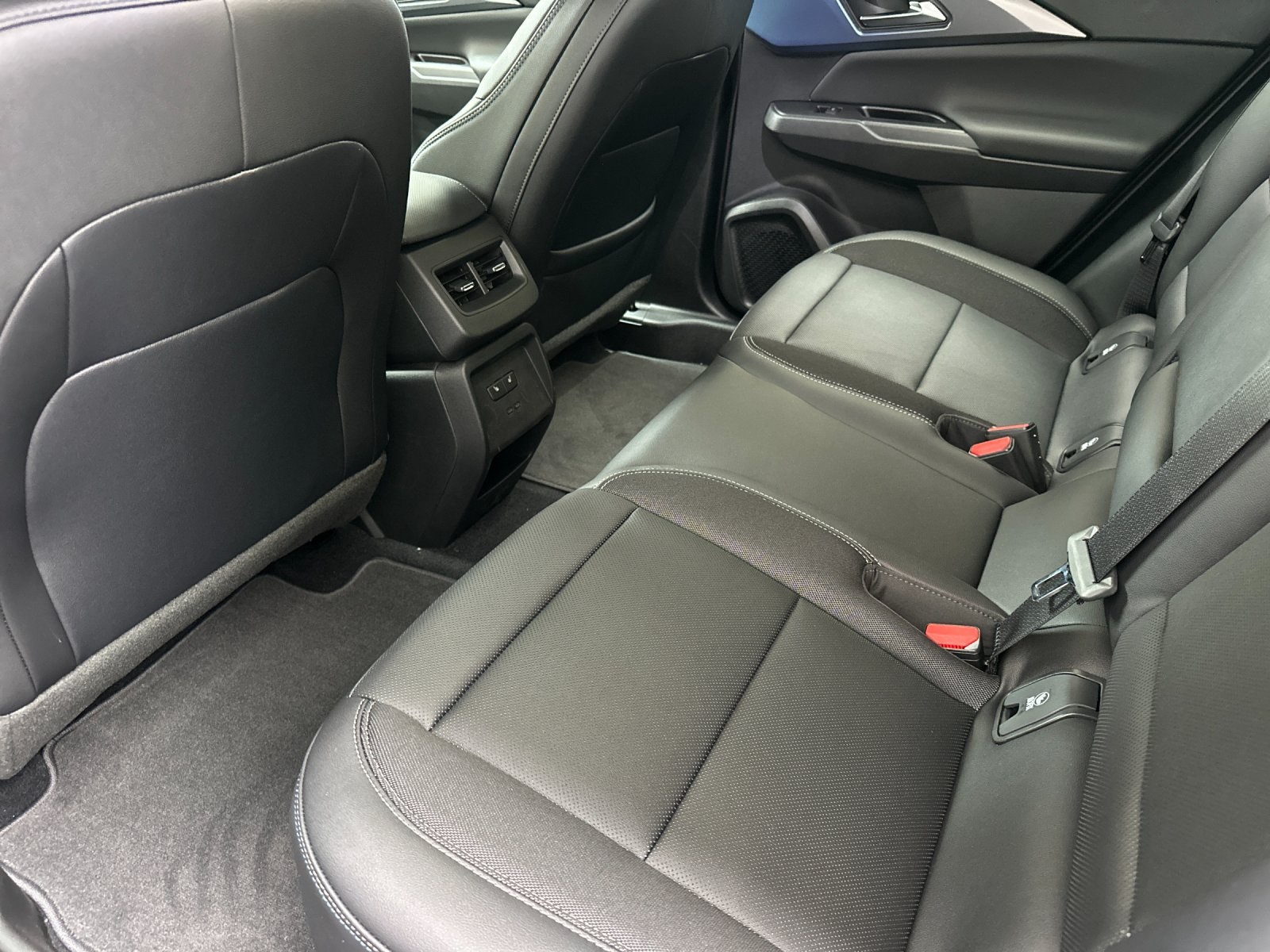 2026 Chevrolet Equinox EV LT2 w/PDE Image 13 of 34