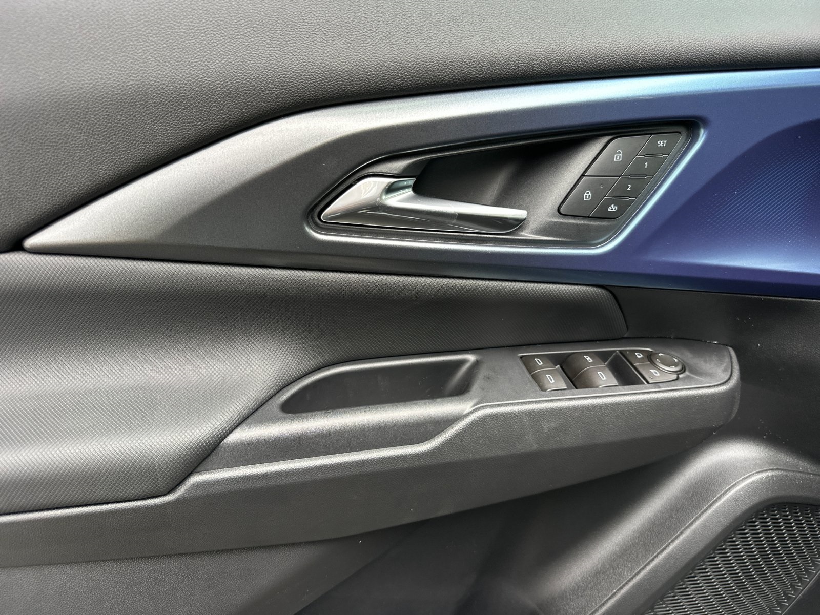 2026 Chevrolet Equinox EV LT2 w/PDE Image 22 of 34