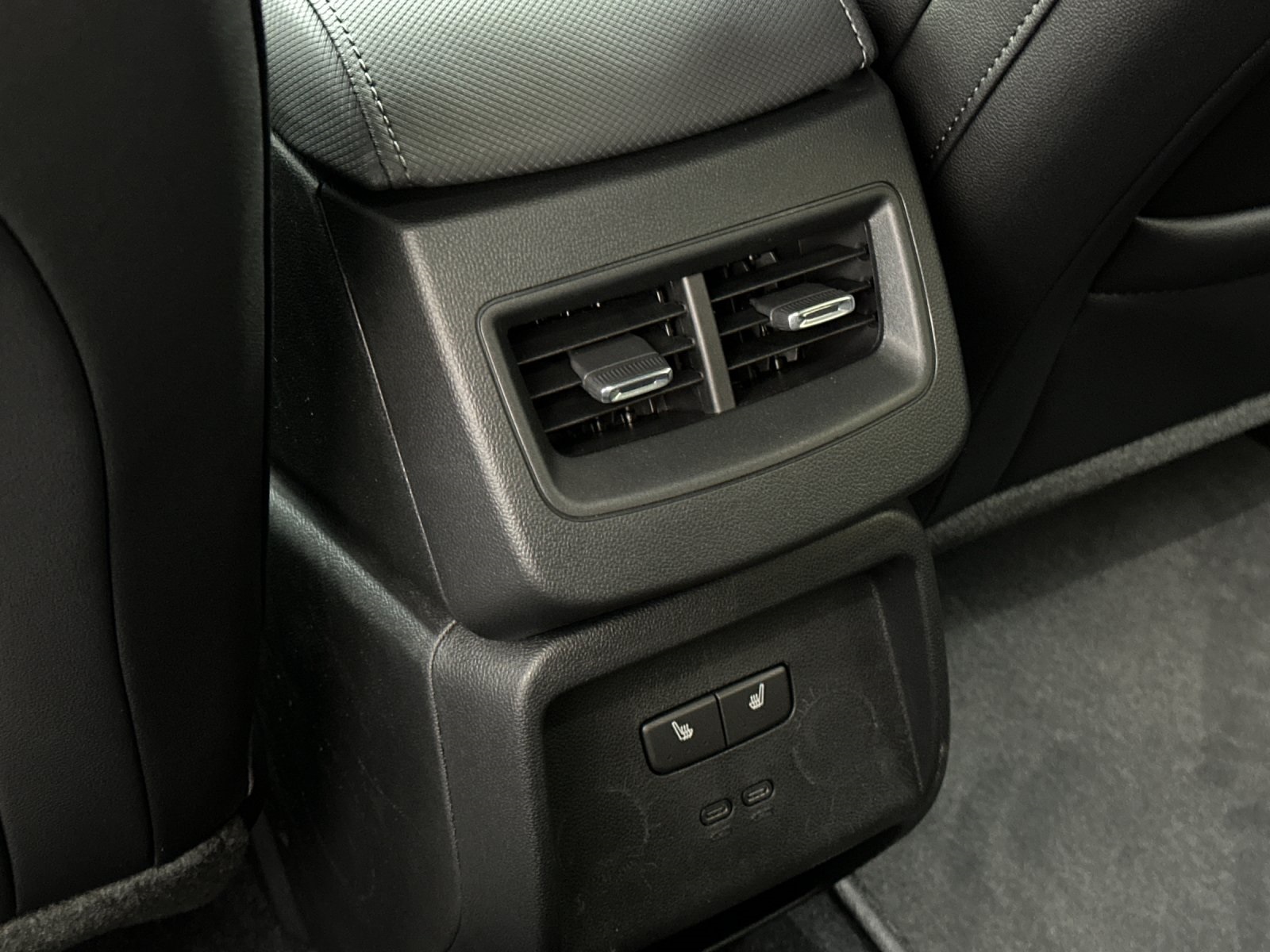 2026 Chevrolet Equinox EV LT2 w/PDE Image 24 of 34