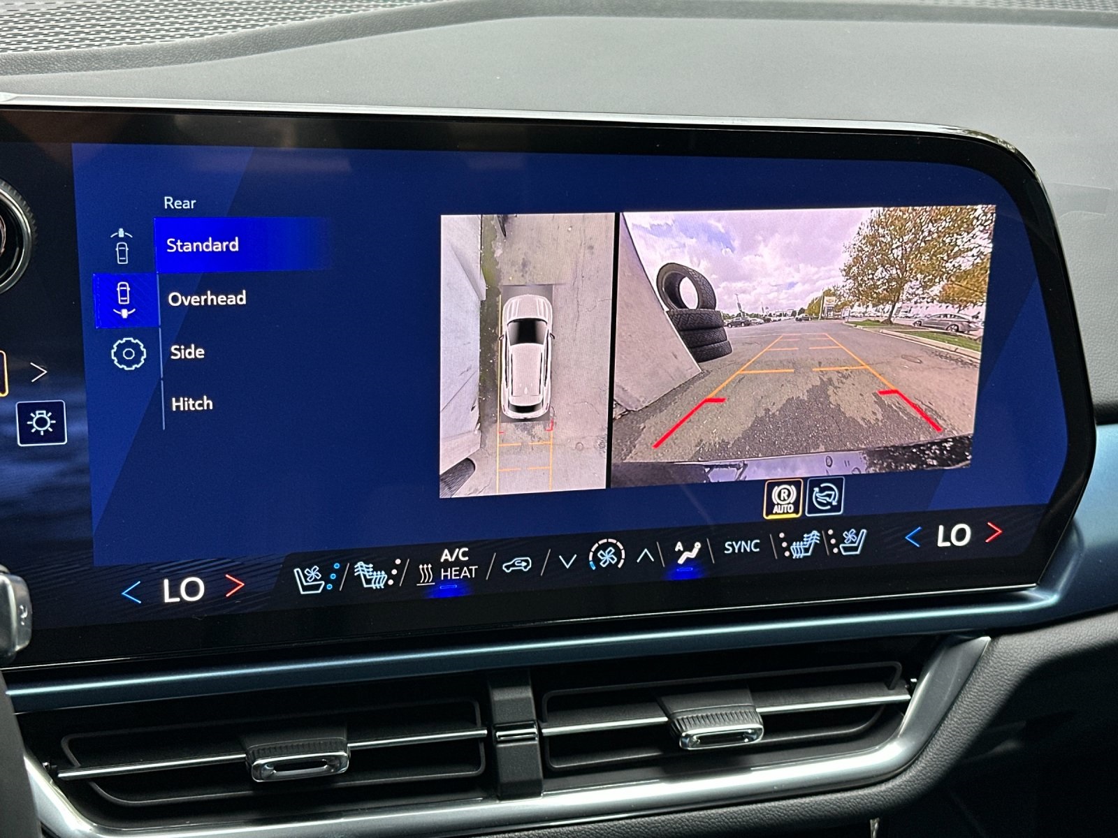 2026 Chevrolet Equinox EV LT2 w/PDE Image 21 of 34