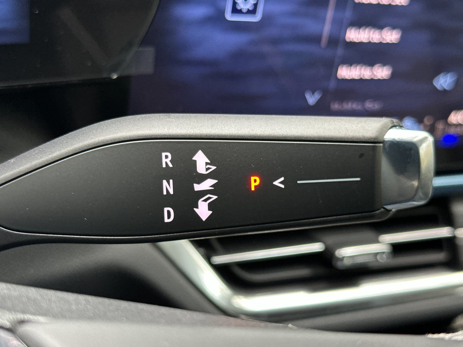 2026 Chevrolet Equinox EV LT2 w/PDE Image 18 of 34