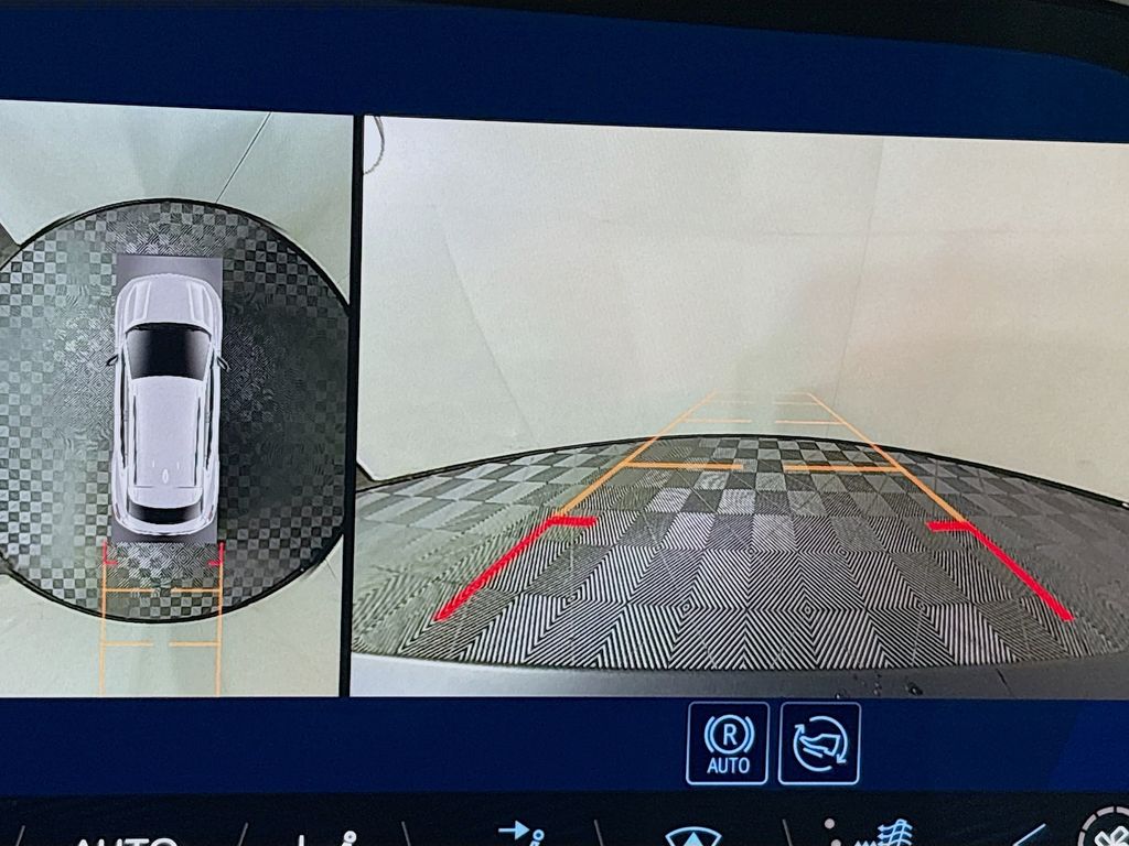 2026 Chevrolet Equinox EV LT2 w/PDE Image 27 of 33