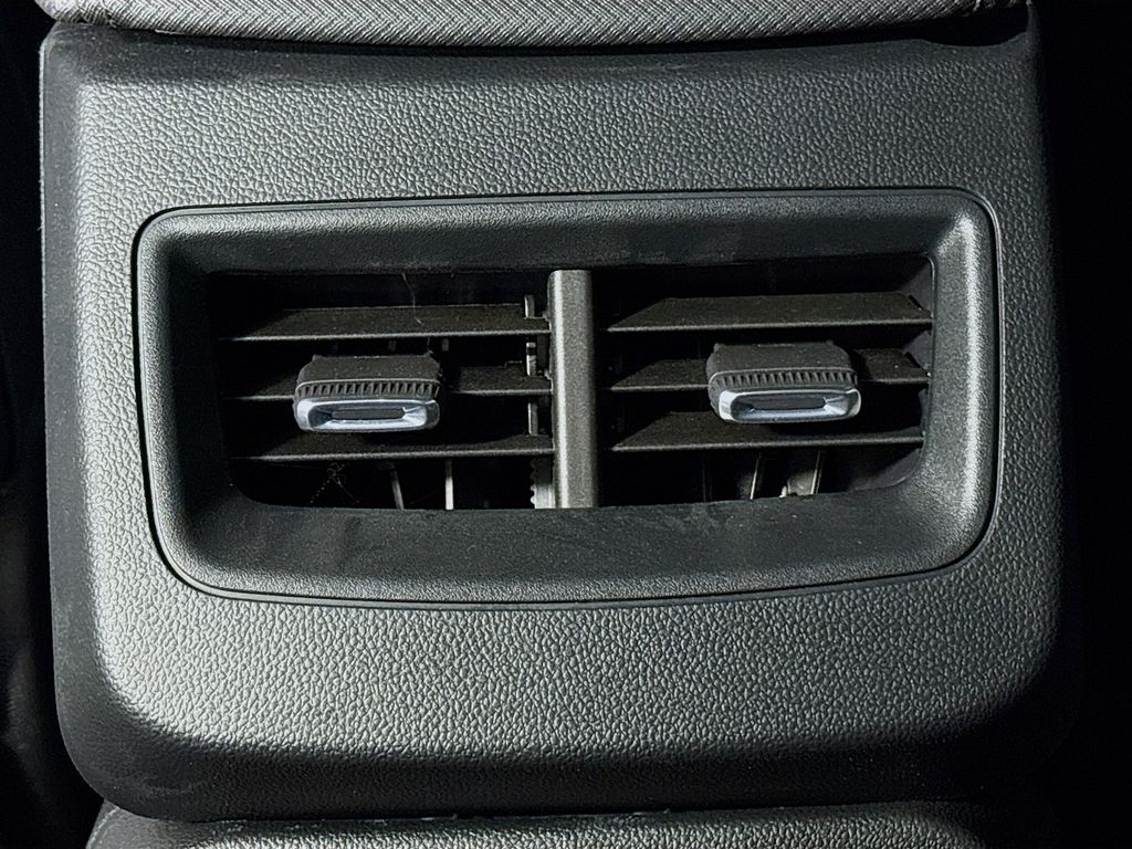 2026 Chevrolet Equinox EV LT2 w/PDE Image 29 of 33