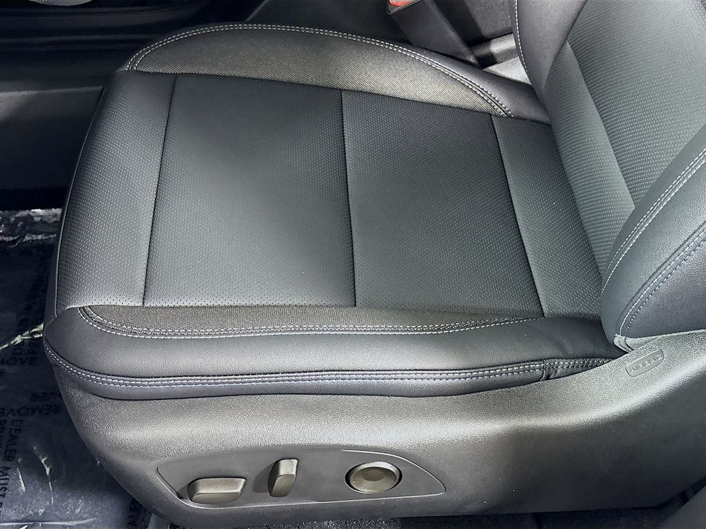 2026 Chevrolet Equinox EV LT2 w/PDE Image 30 of 33