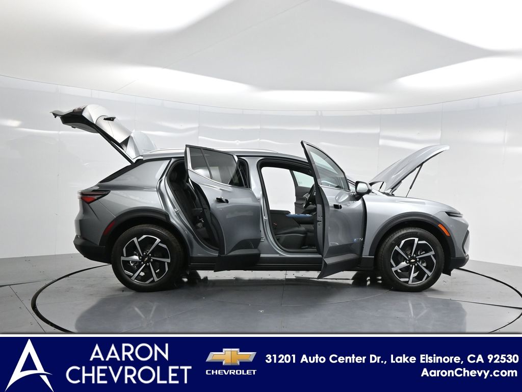 2026 Chevrolet Equinox EV LT2 w/PDE Image 18 of 52