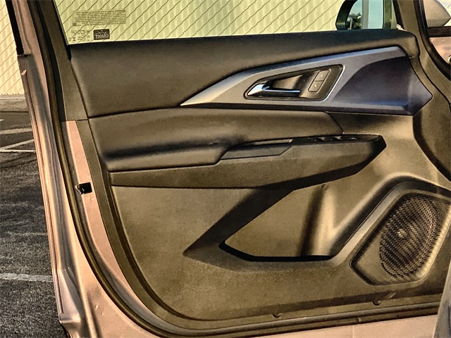 2026 Chevrolet Equinox EV LT2 w/PDE Image 27 of 36