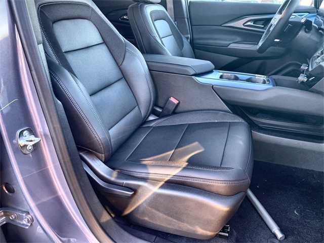 2026 Chevrolet Equinox EV LT2 w/PDE Image 12 of 36