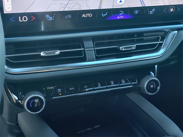 2026 Chevrolet Equinox EV LT2 w/PDE Image 24 of 36