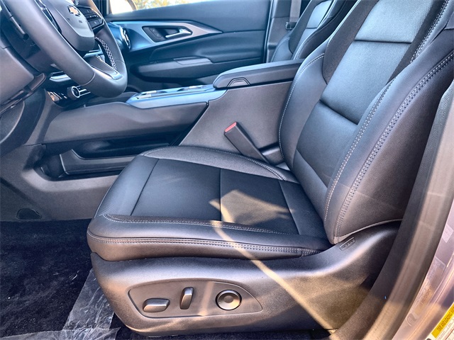 2026 Chevrolet Equinox EV LT2 w/PDE Image 15 of 36