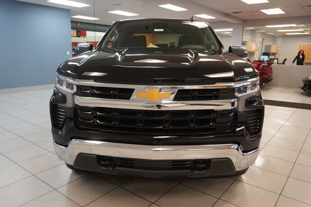 2026 Chevrolet Silverado 1500 LT Image 2 of 38