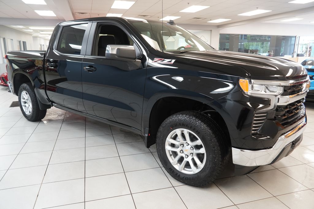 2026 Chevrolet Silverado 1500 LT Image 3 of 38