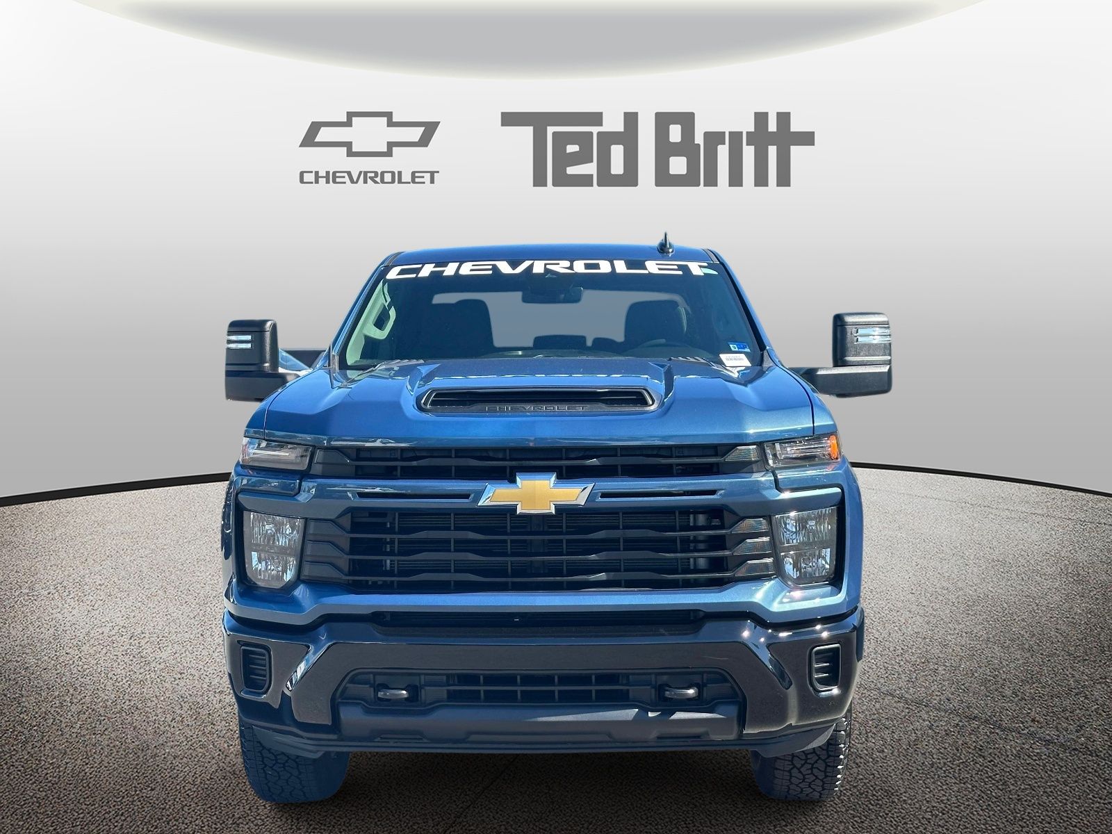 2026 Chevrolet Silverado 2500HD Custom Image 2 of 30