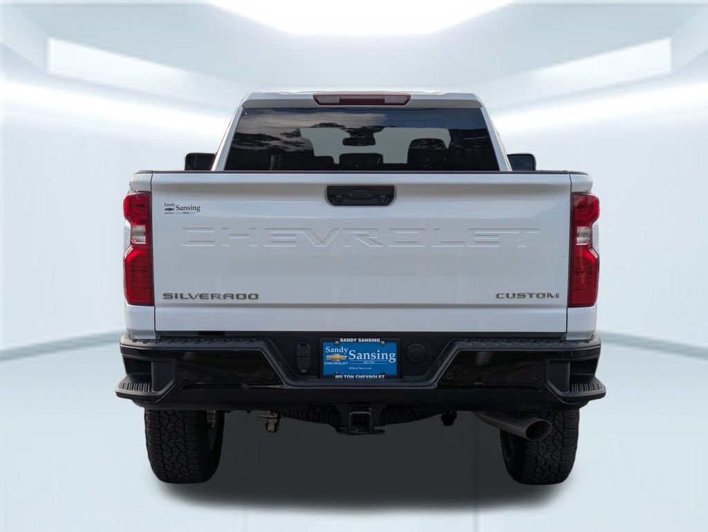 2026 Chevrolet Silverado 2500HD Custom Image 5 of 31