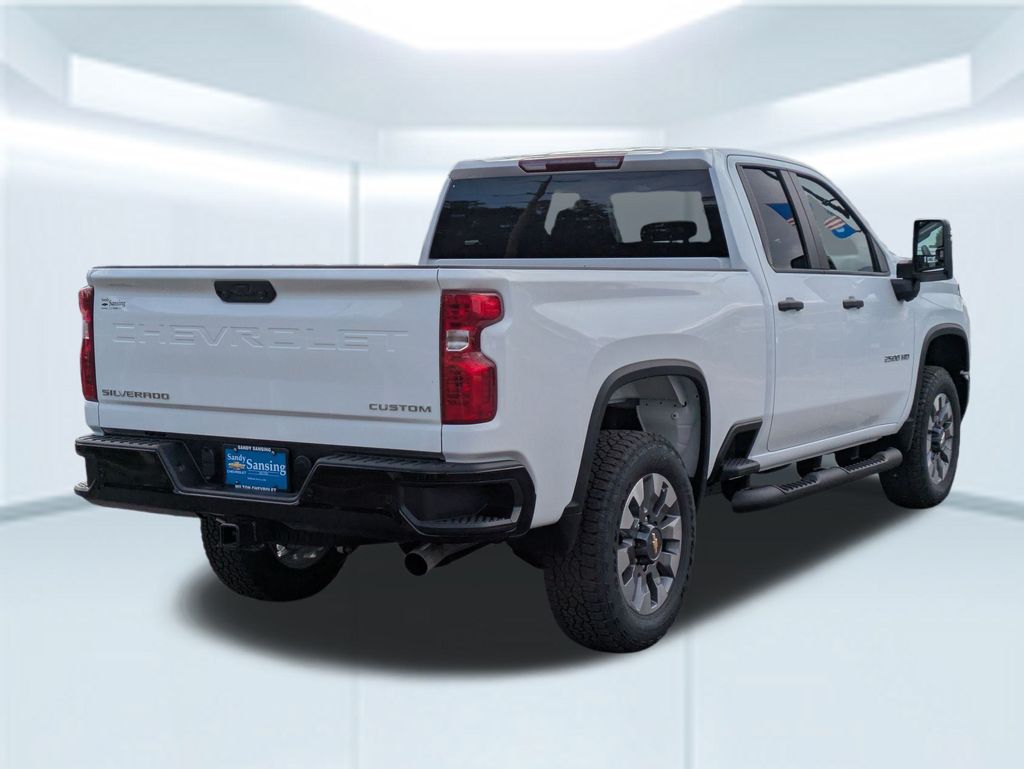 2026 Chevrolet Silverado 2500HD Custom Image 4 of 31